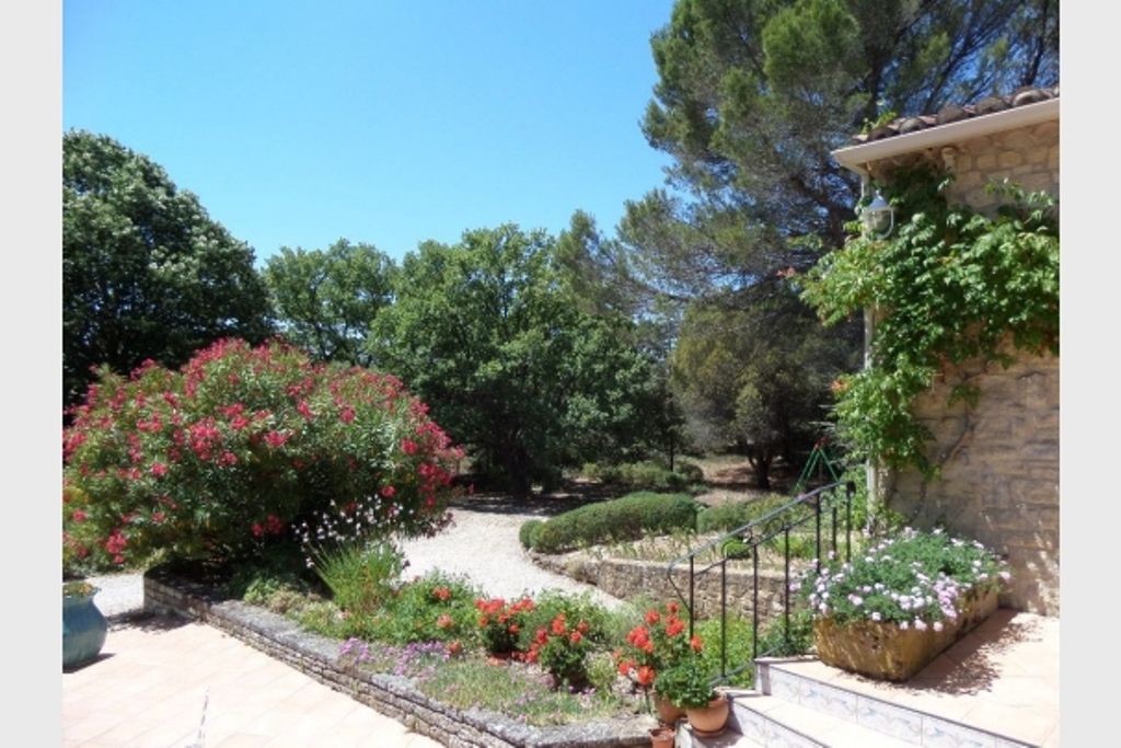 Delightful 3 bedroom villa with swimming pool close to Lourmarin in the Sou