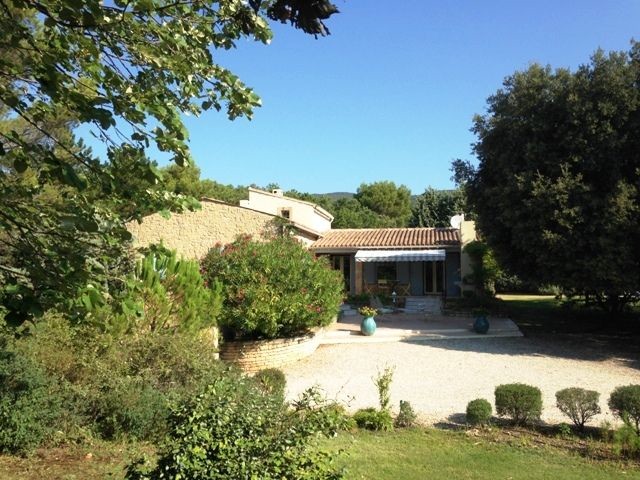 Delightful 3 bedroom villa with swimming pool close to Lourmarin in the Sou