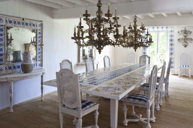 Beautiful historical estate with vineyard, located close to Carcassonne, wi