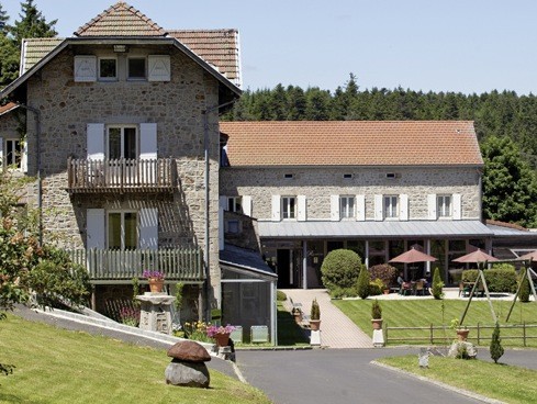 Attractive and beautifully situated 29 bedroom hotel in the pretty village