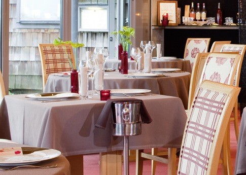 Attractive and beautifully situated 29 bedroom hotel in the pretty village