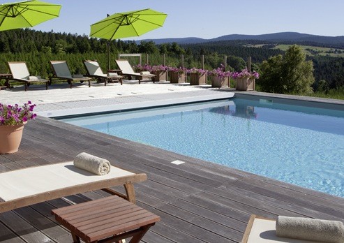 Attractive and beautifully situated 29 bedroom hotel in the pretty village