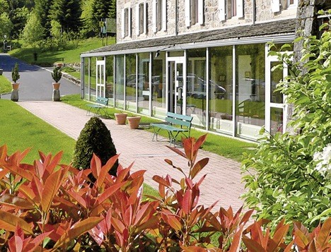 Attractive and beautifully situated 29 bedroom hotel in the pretty village