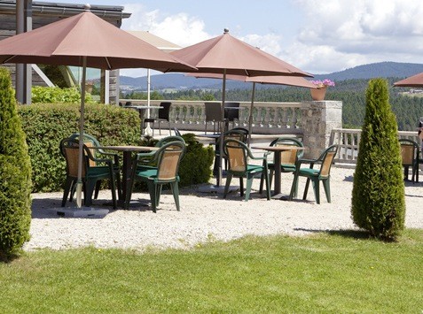 Attractive and beautifully situated 29 bedroom hotel in the pretty village