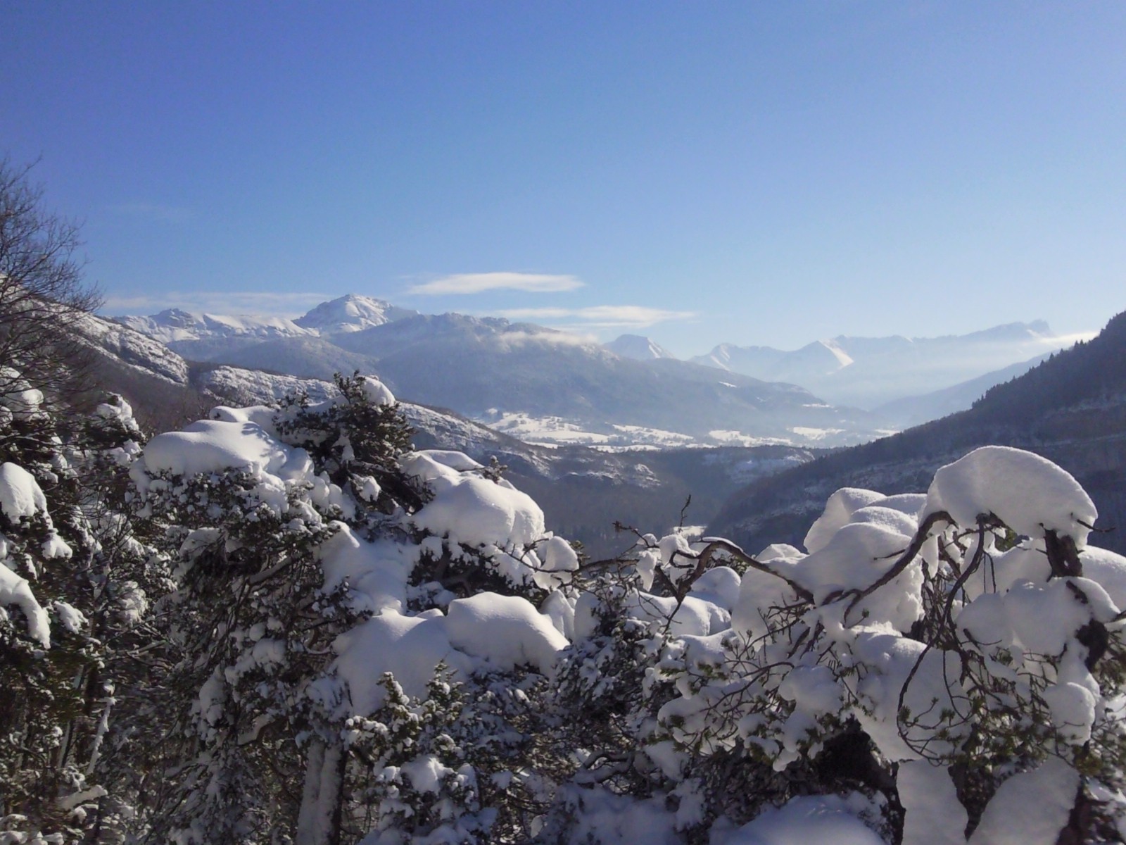 Lovely 17th Century village house in excellent condition situated in a priv