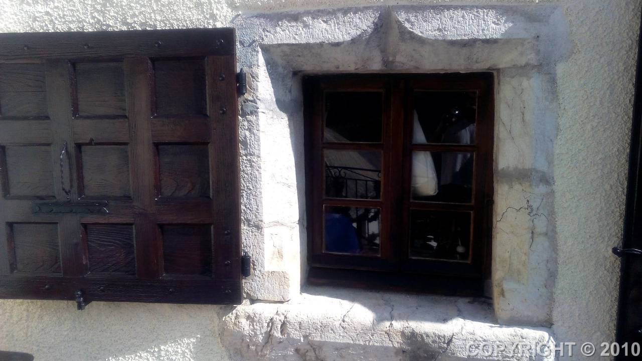 Lovely 17th Century village house in excellent condition situated in a priv