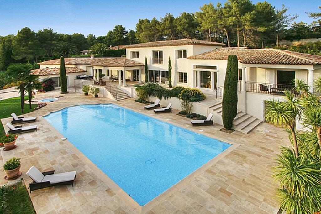 PRICE REDUCTION of Euro 500,000This elegant villa with sumptuous interiors