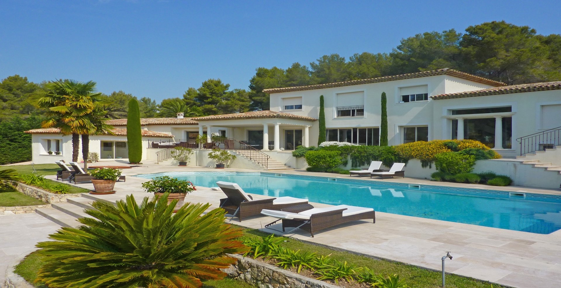 PRICE REDUCTION of Euro 500,000This elegant villa with sumptuous interiors