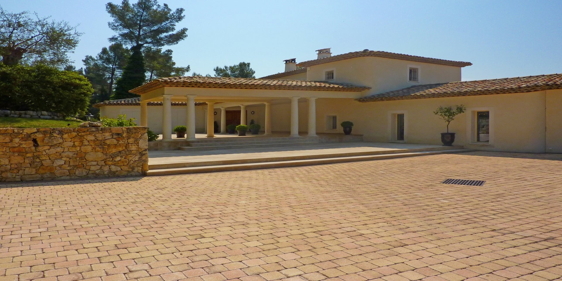 PRICE REDUCTION of Euro 500,000This elegant villa with sumptuous interiors