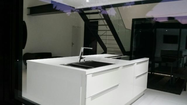 A delightful luxury seaside home set in 708m2 of private parkland garden, w