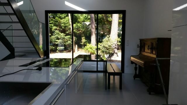 A delightful luxury seaside home set in 708m2 of private parkland garden, w