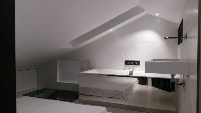 A delightful luxury seaside home set in 708m2 of private parkland garden, w