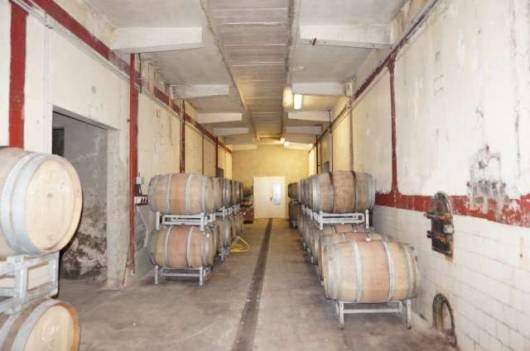 Superb business opportunity, located in an unique setting, on the Canal du