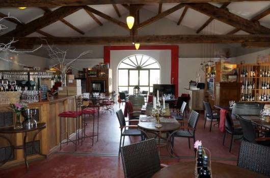 Superb business opportunity, located in an unique setting, on the Canal du