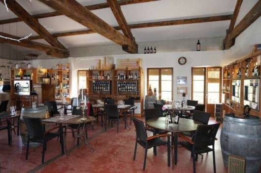 Superb business opportunity, located in an unique setting, on the Canal du