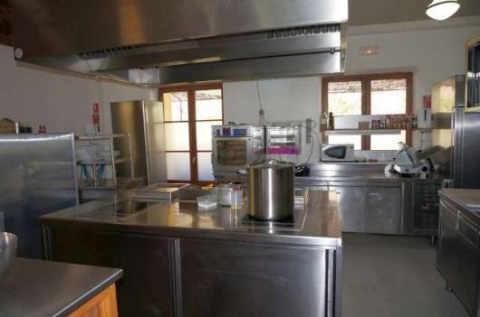 Superb business opportunity, located in an unique setting, on the Canal du