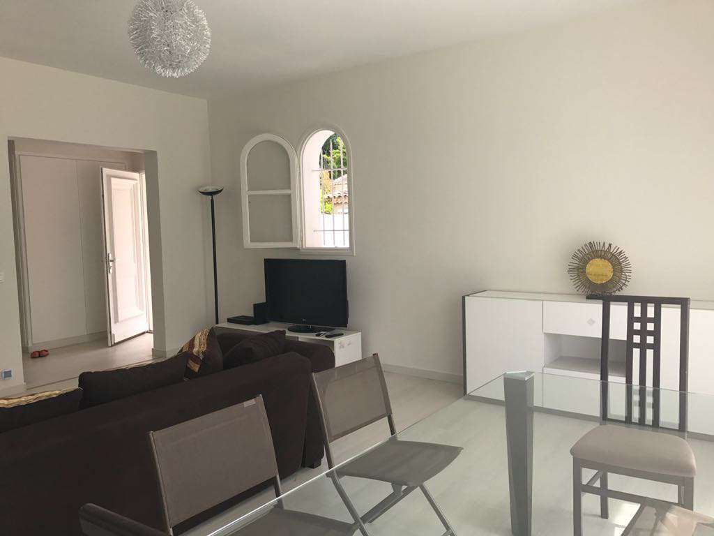 PRICE REDUCED – A very well situated 3 bedroom villa with pool in a private