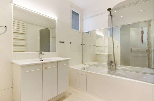 PRICE REDUCED – A very well situated 3 bedroom villa with pool in a private