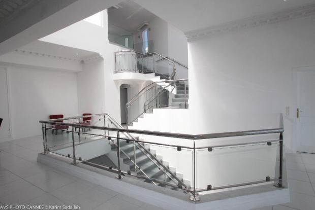 Prestigious 9 bedroom villa with swimming pool, set within a landscaped plo