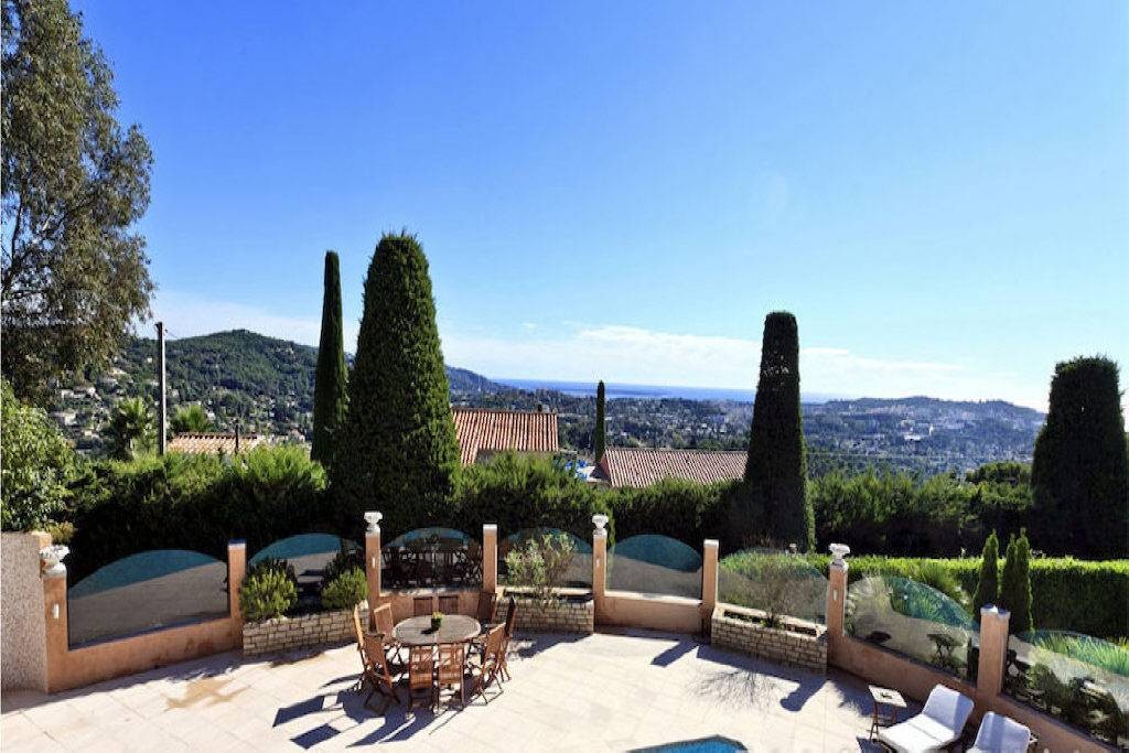 Prestigious villa set within a dominating position with super sea views tow