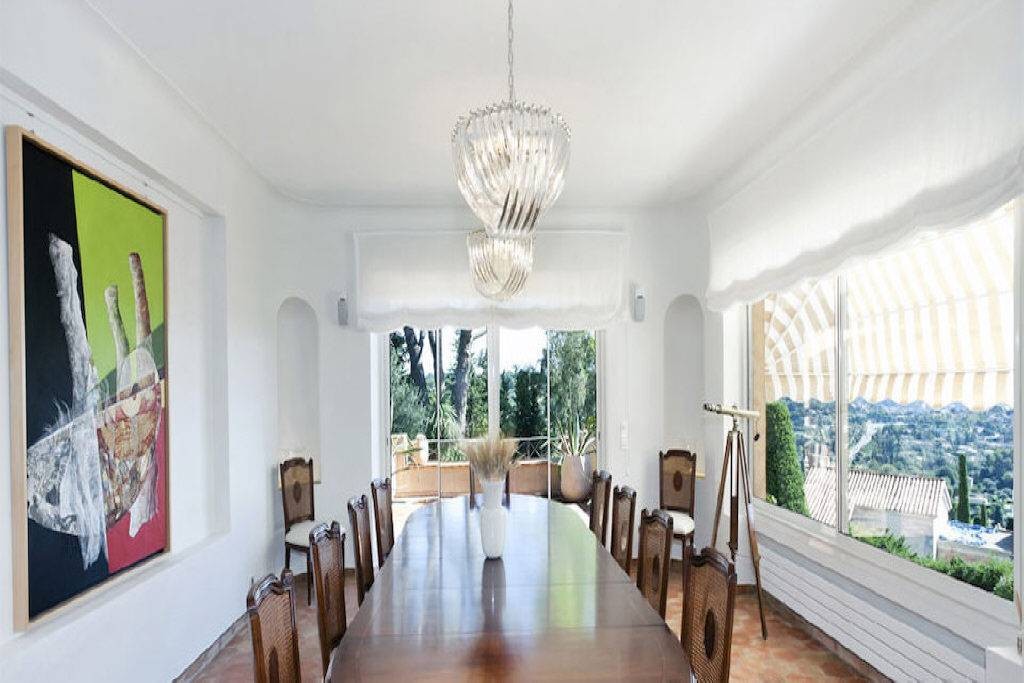 Prestigious villa set within a dominating position with super sea views tow