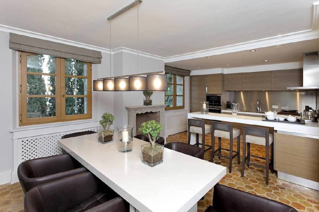 Gorgeous and substantial villa with a vast living area of 650m2, located in