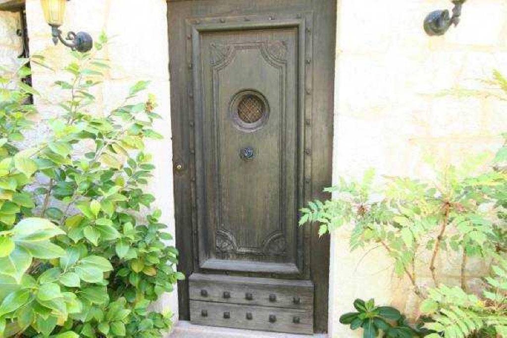A most desirable neo- Provencale character villa with 5 bedrooms in Mougins