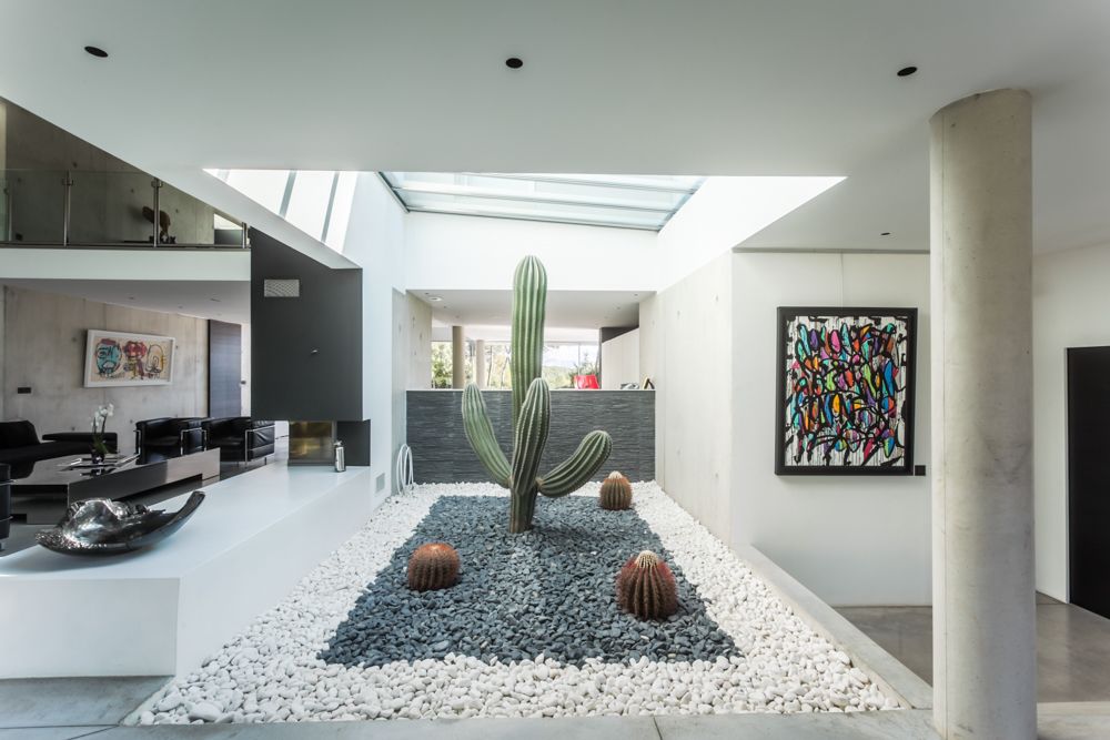 PRICE REDUCED – This spectacular contemporary villa in Aix-en-Provence stan