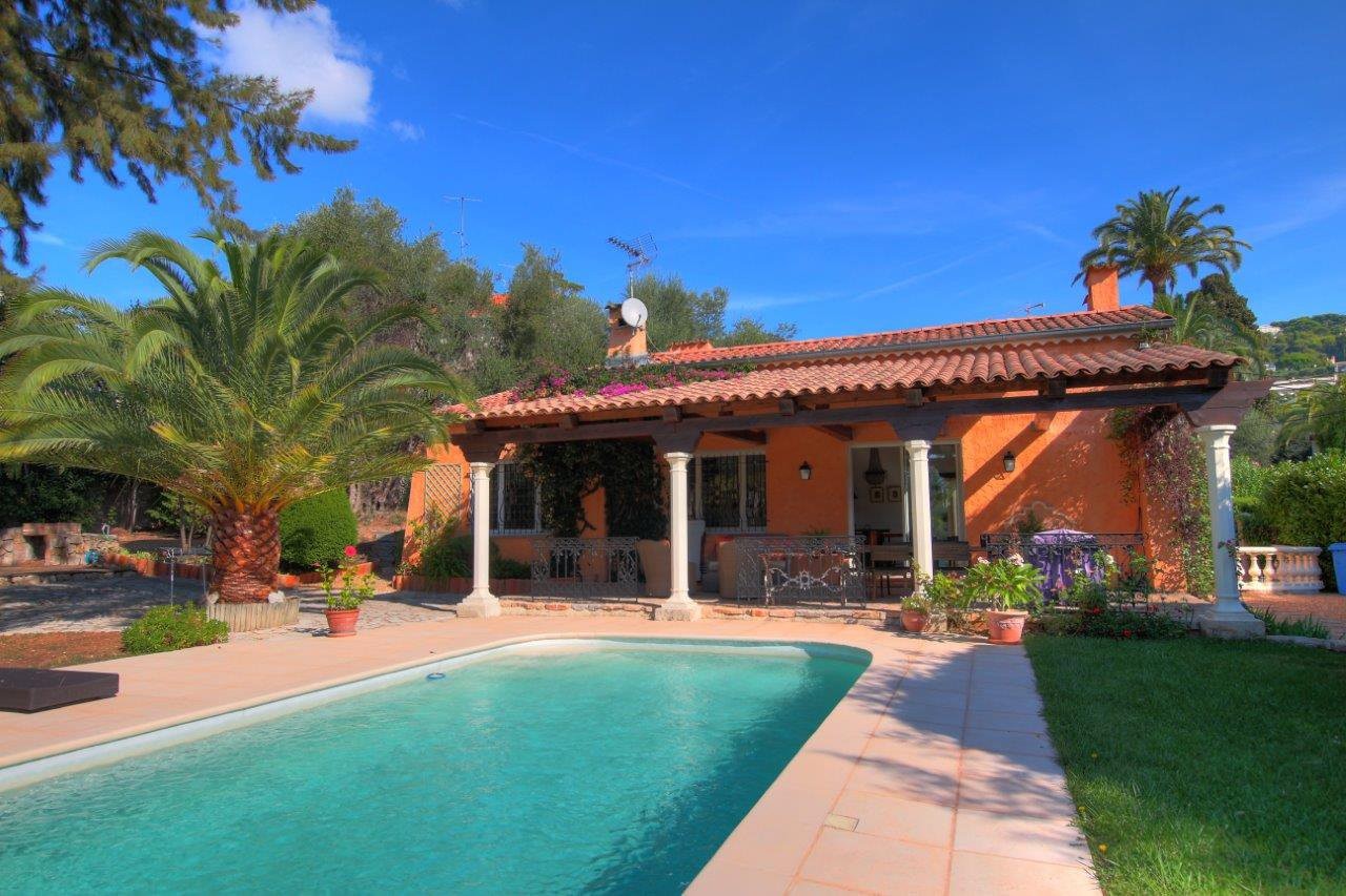 Charming 2 bedroom villa located in Cannes within a private gated estate, j