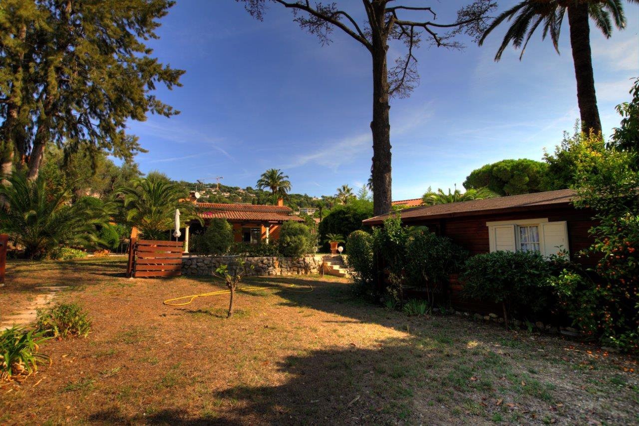 Charming 2 bedroom villa located in Cannes within a private gated estate, j