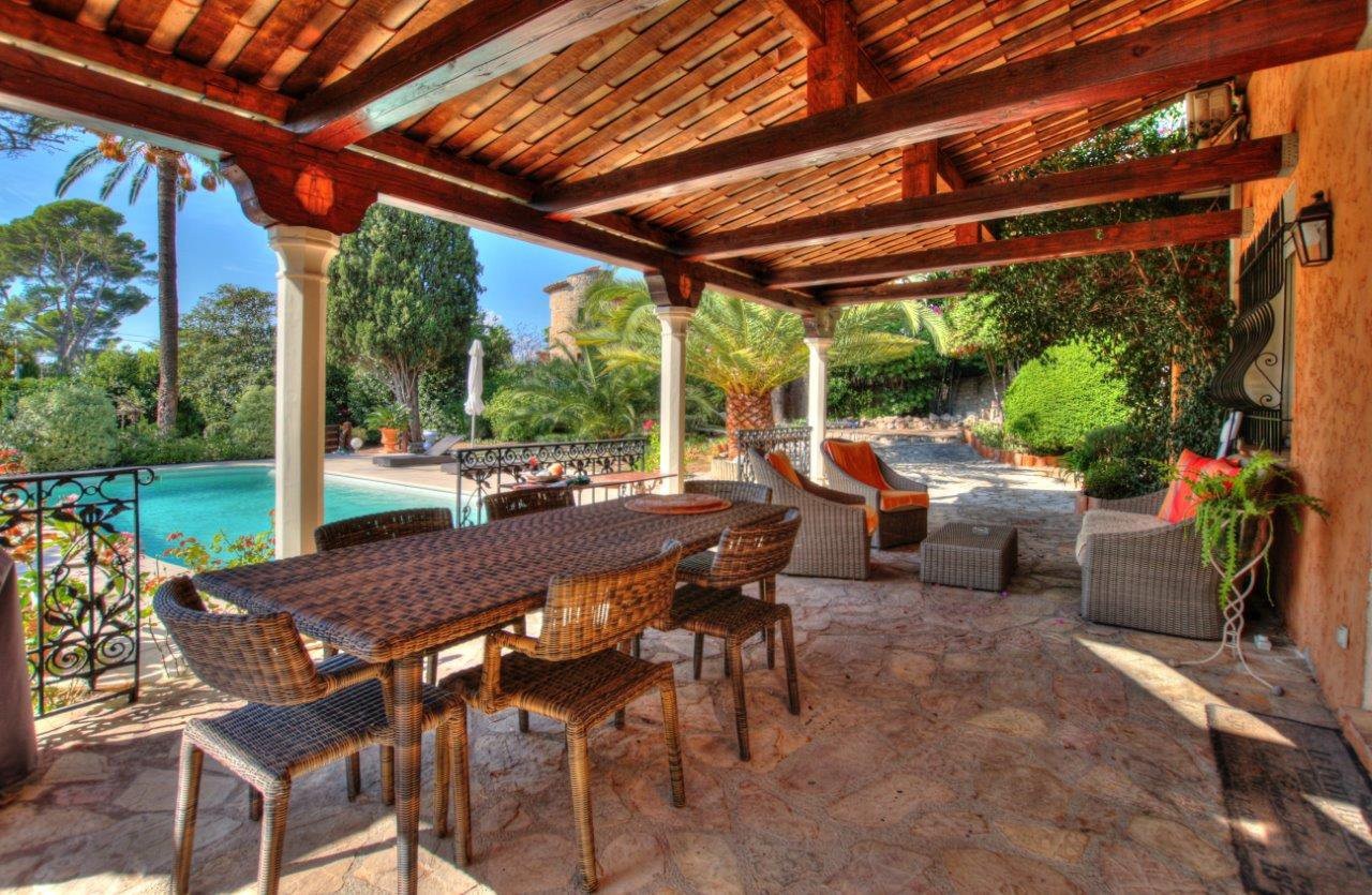 Charming 2 bedroom villa located in Cannes within a private gated estate, j