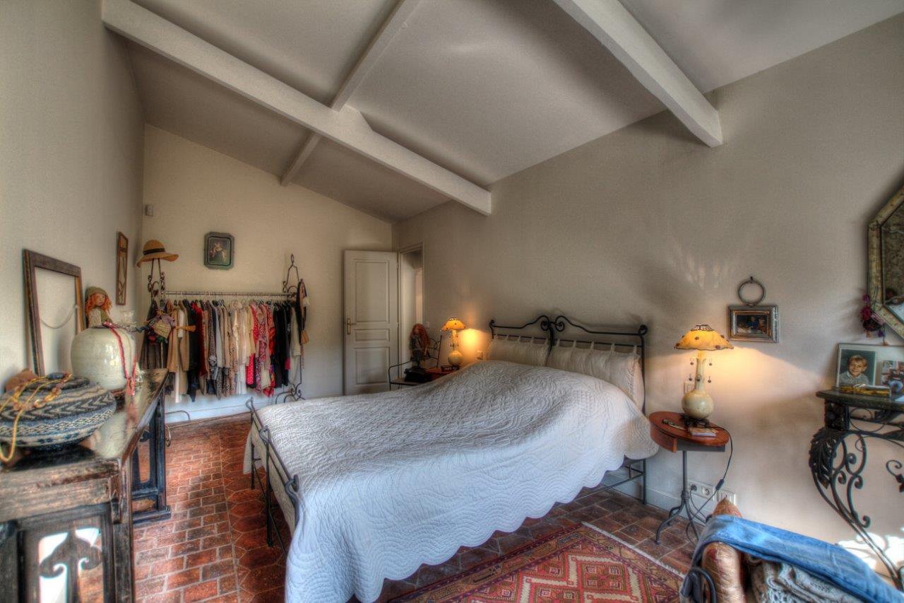 Charming 2 bedroom villa located in Cannes within a private gated estate, j