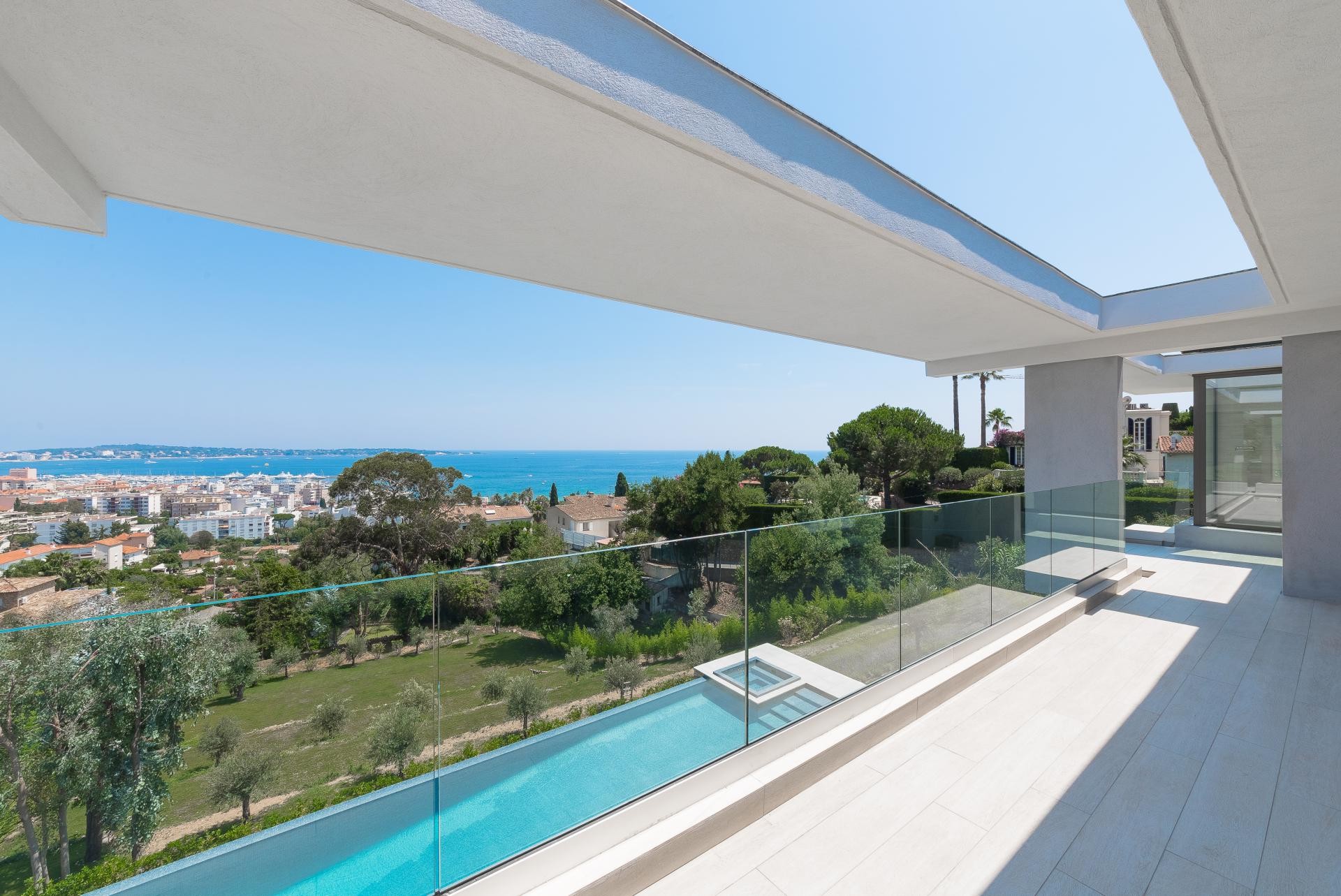 Fabulous new Architect-designed villa in a Californian style, featuring lux