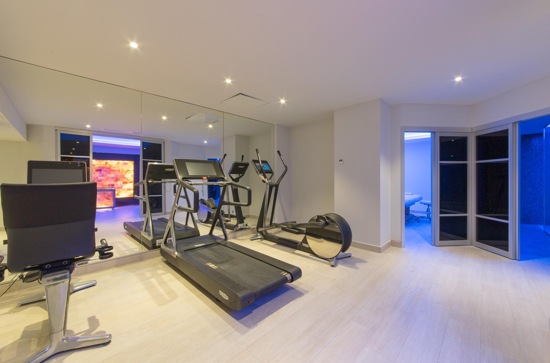 Fabulous new Architect-designed villa in a Californian style, featuring lux