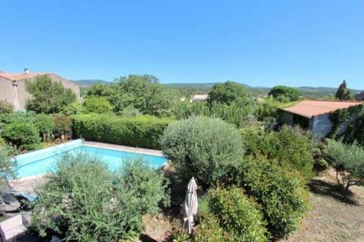 A pretty and spacious old winemakers house, nicely positioned in a quiet lo