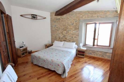 A pretty and spacious old winemakers house, nicely positioned in a quiet lo