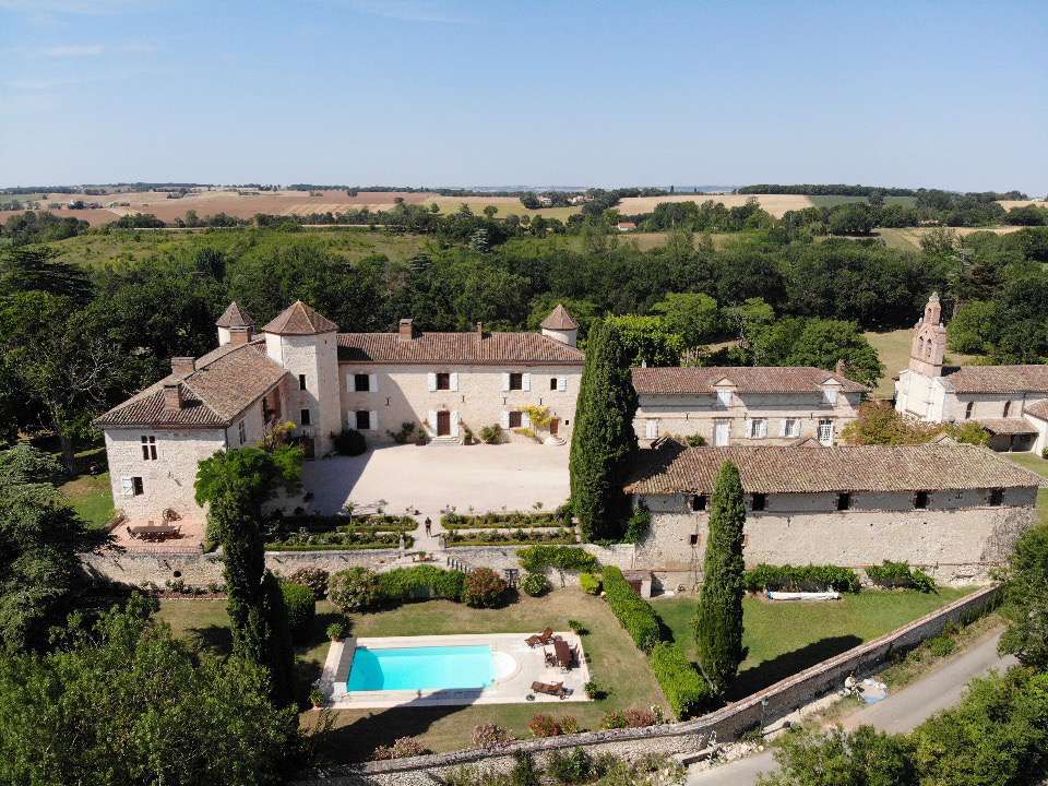 PRICE REDUCED – Simply stunning and superbly presented 6 bedroom French Cha