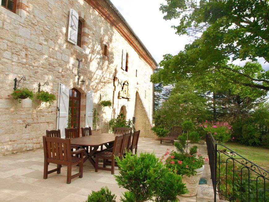 PRICE REDUCED – Simply stunning and superbly presented 6 bedroom French Cha