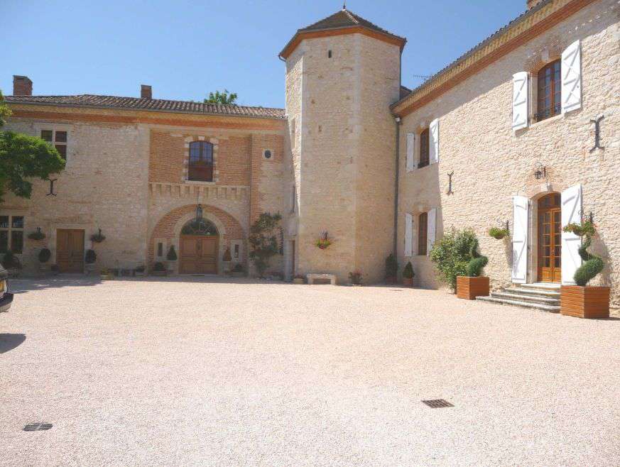 PRICE REDUCED – Simply stunning and superbly presented 6 bedroom French Cha