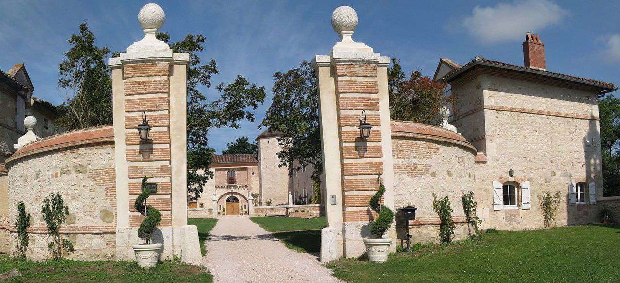 PRICE REDUCED – Simply stunning and superbly presented 6 bedroom French Cha