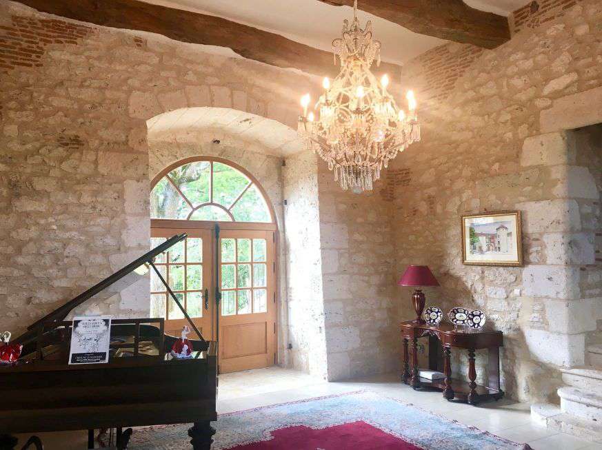 PRICE REDUCED – Simply stunning and superbly presented 6 bedroom French Cha