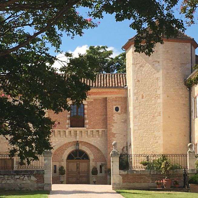 PRICE REDUCED – Simply stunning and superbly presented 6 bedroom French Cha