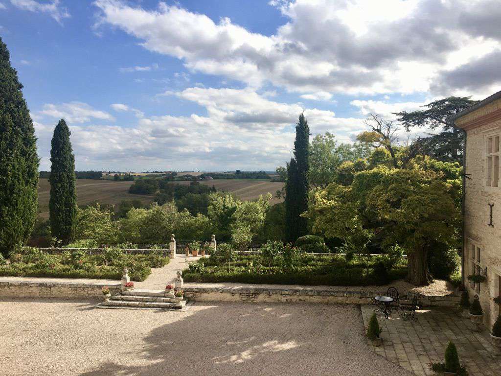 PRICE REDUCED – Simply stunning and superbly presented 6 bedroom French Cha