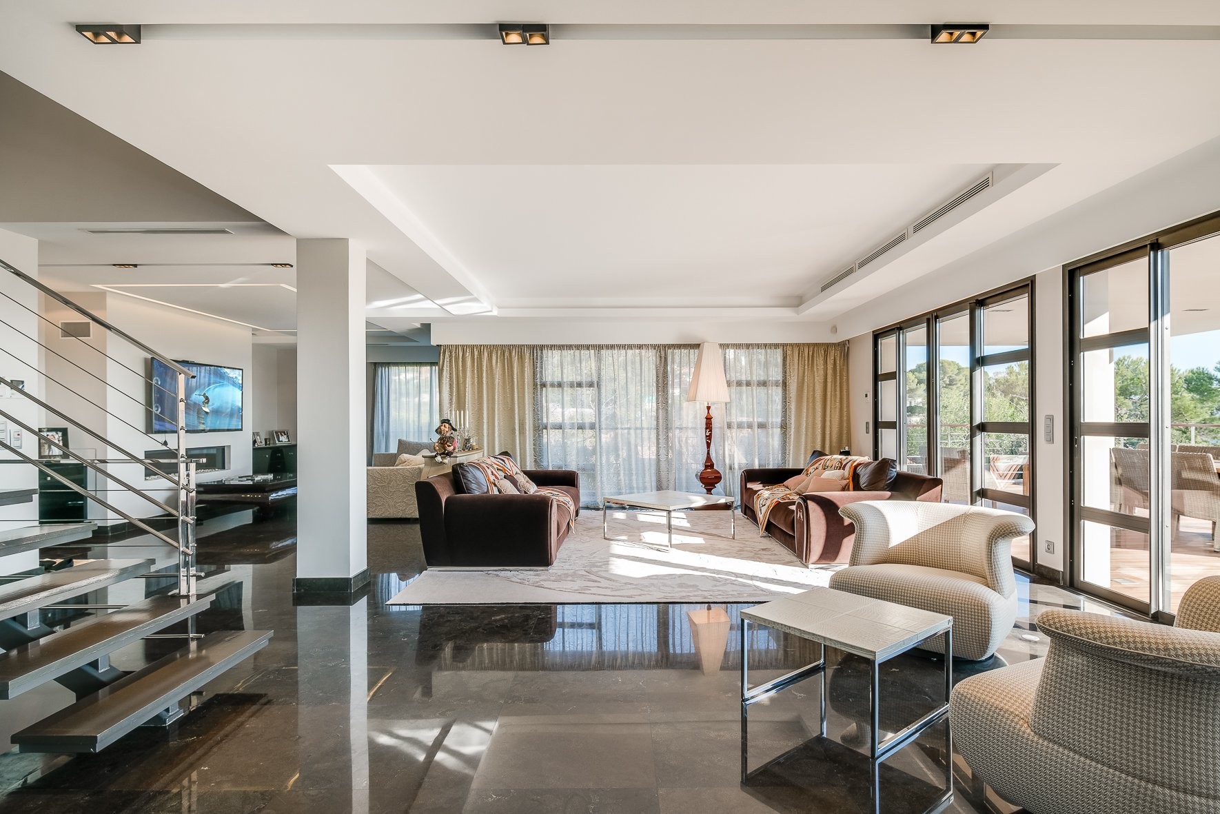 Luxurious 4 bedroom waterfront villa with a separate studio apartment, set