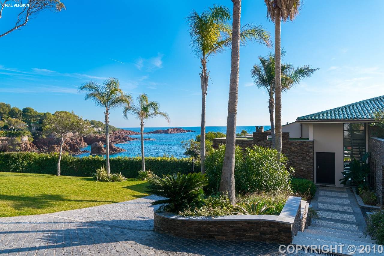 Luxurious 4 bedroom waterfront villa with a separate studio apartment, set