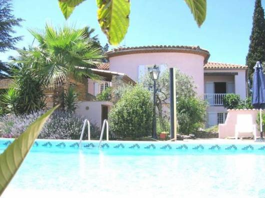 Great opportunity to purchase 2 spacious modern villas which are superbly p