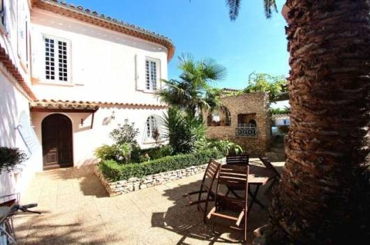 Great opportunity to purchase 2 spacious modern villas which are superbly p