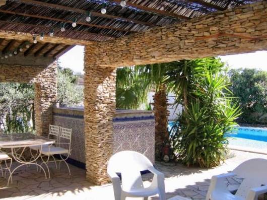 Great opportunity to purchase 2 spacious modern villas which are superbly p