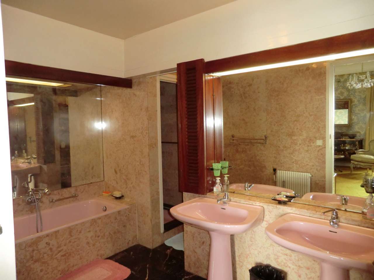 This superb apartment in Biarritz is located in a most prestigious building