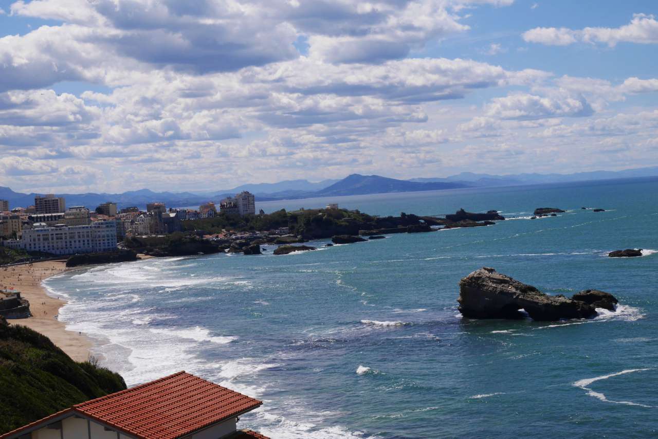 This superb apartment in Biarritz is located in a most prestigious building